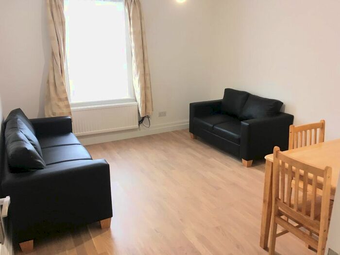 4 Bedroom Flat To Rent In The Grove Windsor Road Area, Ealing Broadway South Side, W5