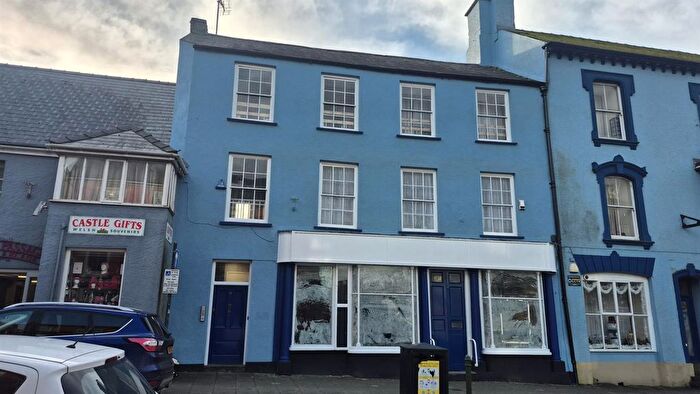 2 Bedroom Flat To Rent In Main Street, Pembroke, SA71