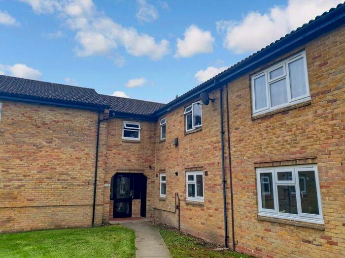 2 Bedroom Flat To Rent In Heron Wood Road, Aldershot, GU12