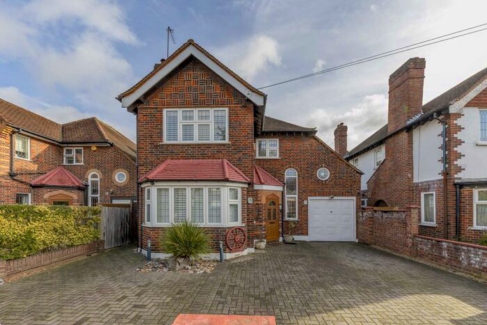 4 Bedroom Detached House To Rent In High Drive, New Malden, KT3