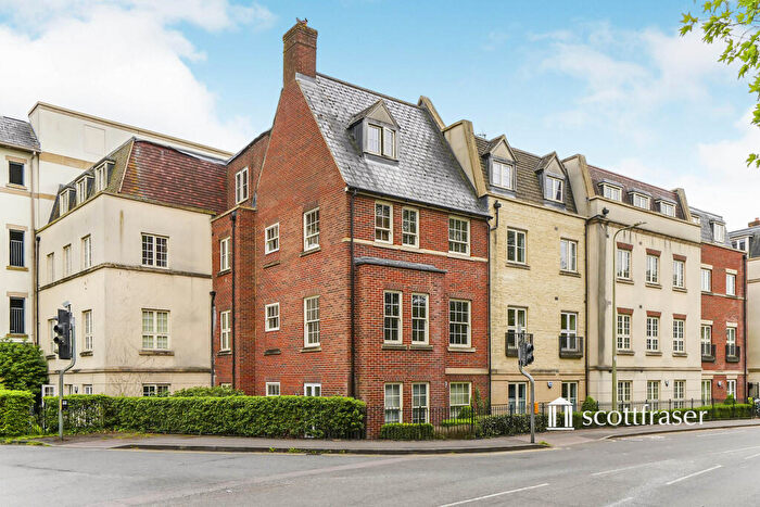 2 Bedroom Apartment To Rent In Woodford Way, Witney, OX28