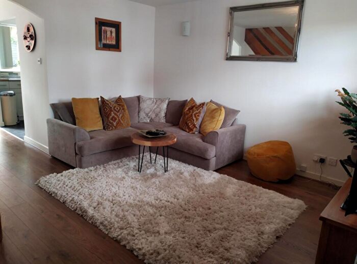 3 Bedroom Semi-Detached House To Rent In Jasmine Close, Bramcote, NG9