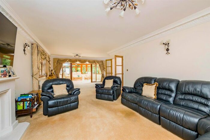 4 Bedroom Detached House For Sale In Graham Avenue, Patcham, Brighton, BN1