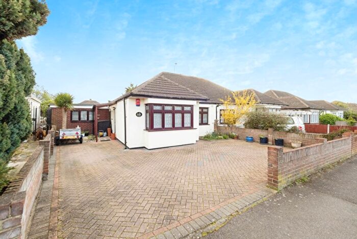 3 Bedroom End Of Terrace House For Sale In Ford Lane, Rainham, RM13