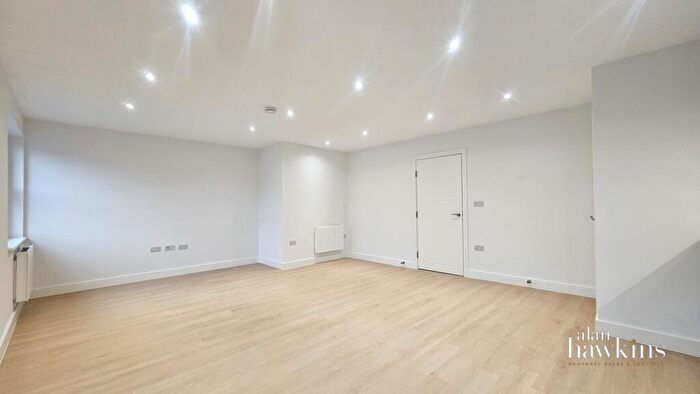 2 Bedroom Flat To Rent In High Street, Royal Wootton Bassett, SN4