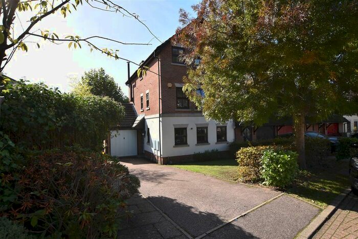 4 Bedroom End Of Terrace House To Rent In Howard Place, Reigate Hill, Reigate, RH2