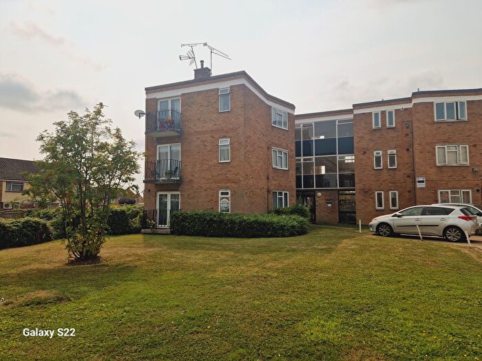 2 Bedroom Flat To Rent In Avon Road, Upminster, RM14