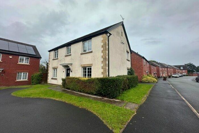 4 Bedroom Detached House To Rent In Waterside View, Manchester, M43