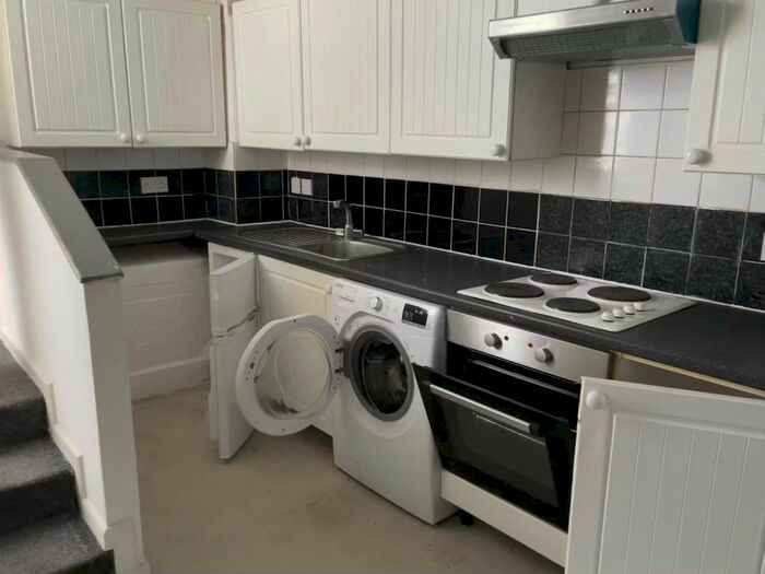 1 Bedroom Flat To Rent In Ye Corner, Watford, WD19
