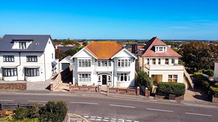 3 Bedroom Flat For Sale In Hengistbury Road, Bournemouth, BH6