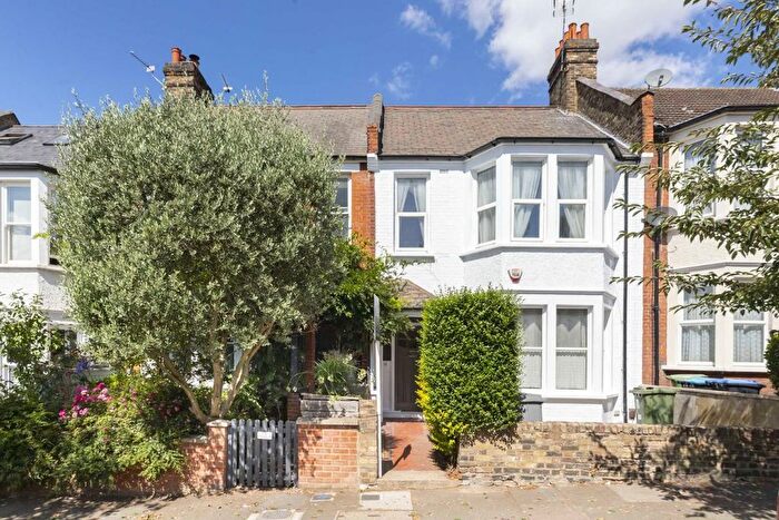 3 Bedroom Flat To Rent In Monson Road, London, NW10