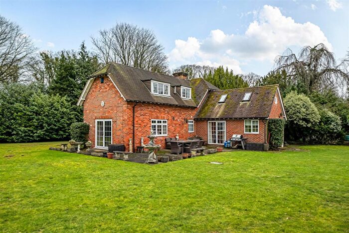 3 Bedroom Country House For Sale In Bath Road, Hare Hatch, Reading, Berkshire, RG10