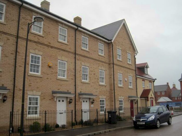 3 Bedroom Town House To Rent In Brooklands Avenue, Wixams, MK42