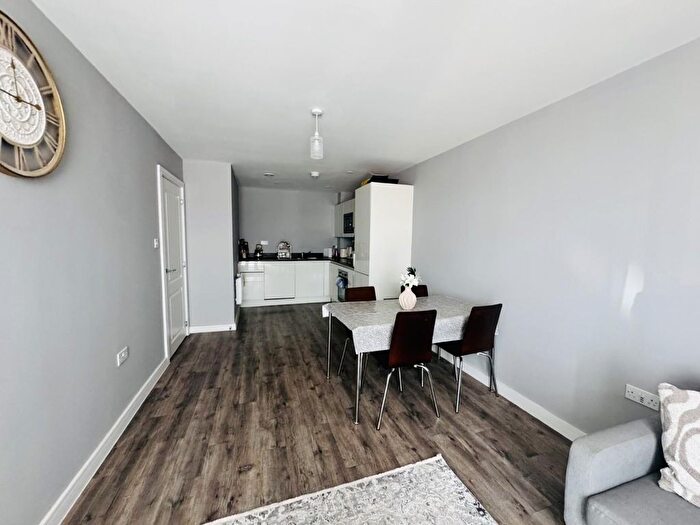 2 Bedroom Flat For Sale In Bradford Street, Birmingham, B12