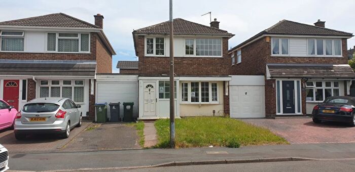 3 Bedroom Semi-Detached House To Rent In Pemberton Crescent, Wednesbury, WS10