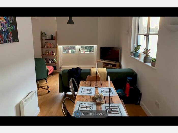 2 Bedroom Flat To Rent In Queen Street, Hitchin, SG4