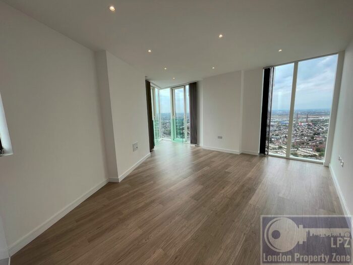 2 Bedroom Flat To Rent In Saffron Central Square, Croydon, CR0