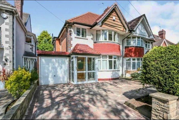 3 Bedroom Semi-Detached House To Rent In Lulworth Road, Hall Green, Birmingham, B28