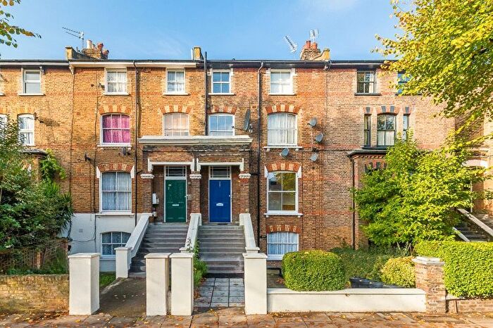 2 Bedroom Flat To Rent In Coningham Road, London, W12
