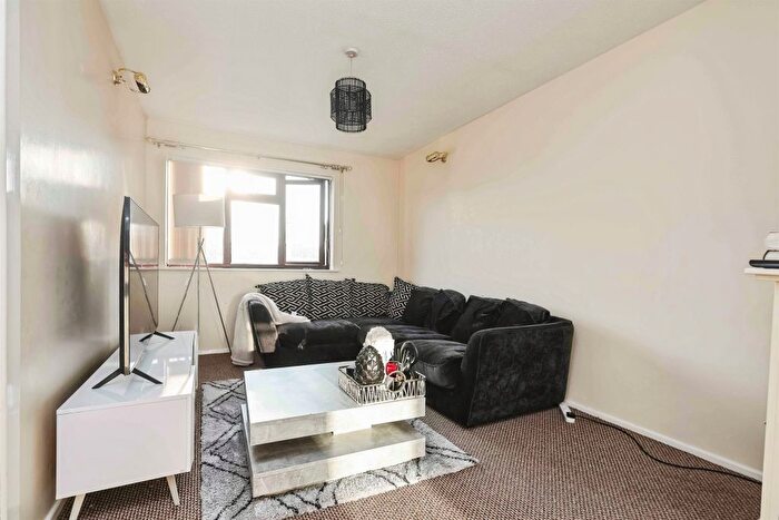 1 Bedroom Flat For Sale In Garratt Close, Oldbury, B68