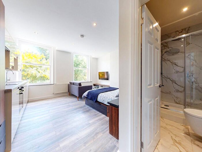 Apartment To Rent In Apt, Hyde Terrace #, LS2