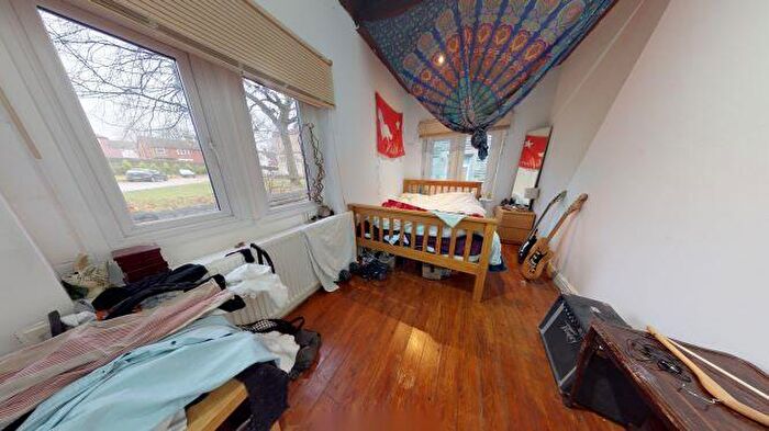 2 Bedroom Property To Rent In Headingley Lane, Headingley, Leeds, LS6