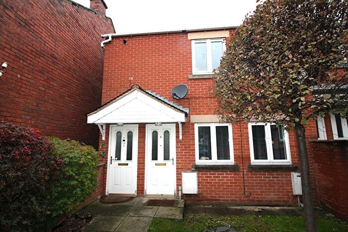 2 Bedroom Flat To Rent In Ground Floor Apartment, Braithwaite Mews, Mapplewell, S75