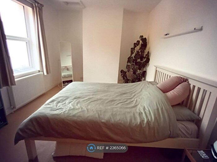 2 Bedroom End Of Terrace House To Rent In Bath Street, Bristol, BS3