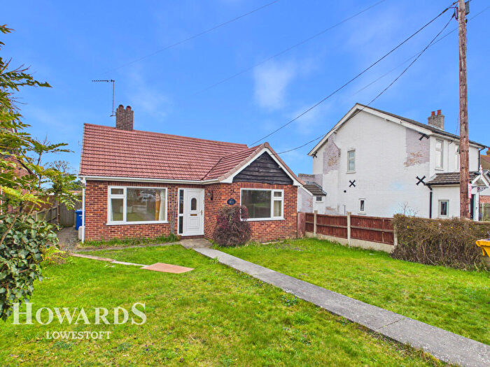 2 Bedroom Detached Bungalow For Sale In Colville Road, Lowestoft, NR33