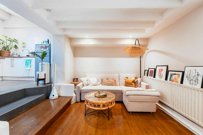 1 Bedroom Flat To Rent In Lonsdale Road, Notting Hill, London, W11