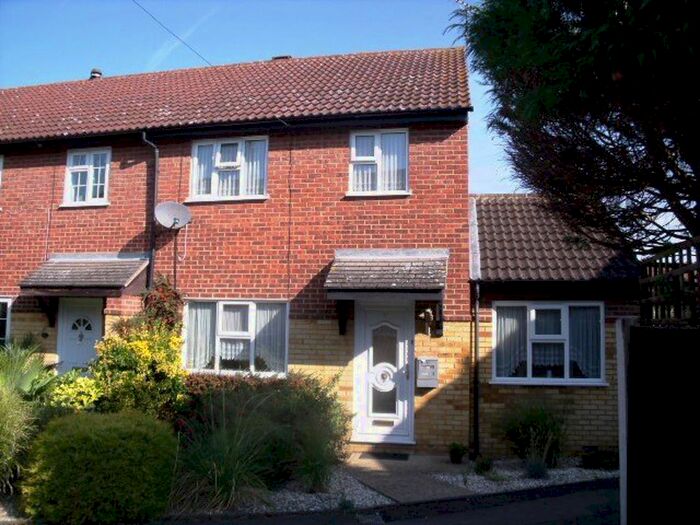 3 Bedroom Property To Rent In Carlyle Gardens, Billericay, CM12