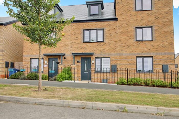 3 Bedroom Town House For Sale In Nuffield Road, St Neots, PE19