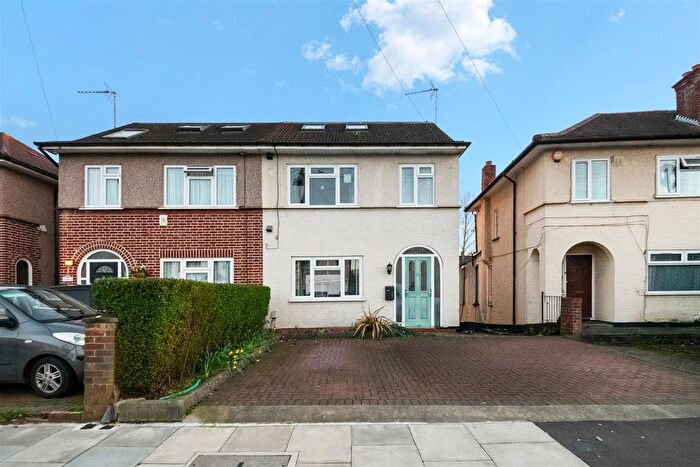 5 Bedroom Semi-Detached House For Sale In Kingshill Avenue, Northolt, UB5