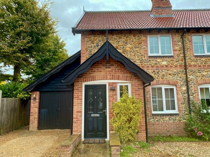 2 Bedroom House To Rent In Southview Close, IP25