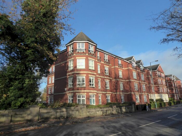 2 Bedroom Flat To Rent In St. Peters Close, Bromsgrove, B61