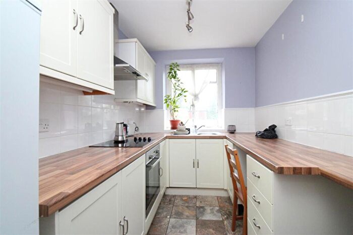 2 Bedroom Apartment To Rent In Furze Hill, Hove, BN3