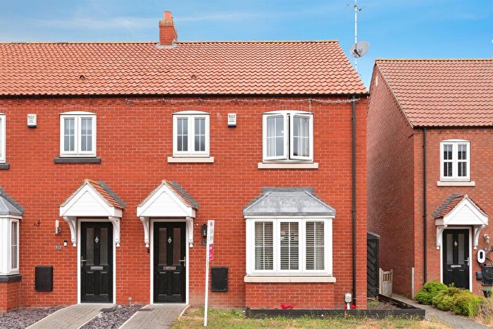3 Bedroom Semi-Detached House For Sale In Paddock Way, Kingswood, Hull, HU7