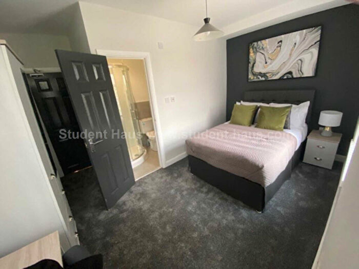4 Bedroom House To Rent In Lydford Street, Salford, M6