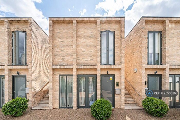 2 Bedroom Flat To Rent In Applegarth Court, Thornton Heath, CR7