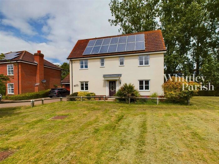 4 Bedroom Detached House For Sale In Jermyn Way, Tharston, NR15
