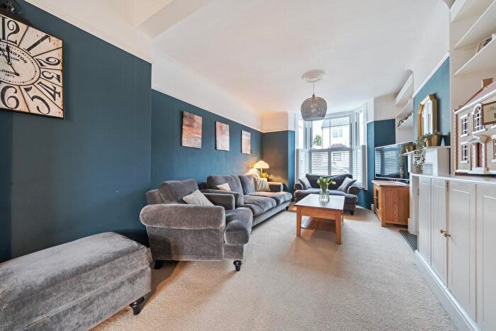 4 Bedroom Semi Detached House For Sale In Earlsbrook Road, Redhill, RH1