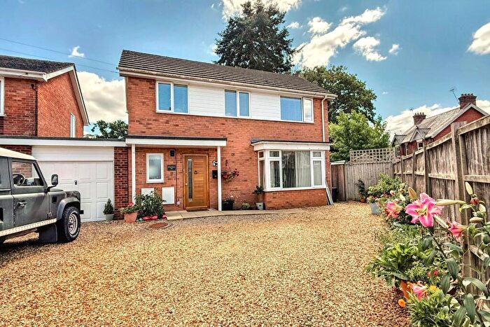 3 Bedroom Link Detached House For Sale In Fordingbridge, SP6