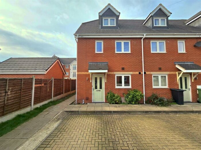 3 Bedroom Town House To Rent In Margaret Close, Thurmaston, Leicester, LE4