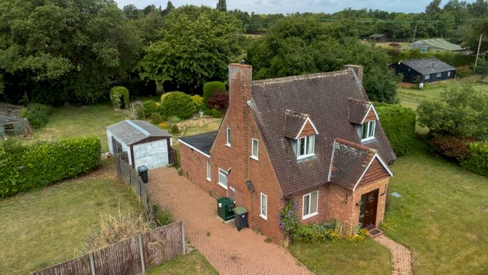 3 Bedroom Detached House For Sale In Rookery Road, Wyboston, Bedford, Bedfordshire, MK44