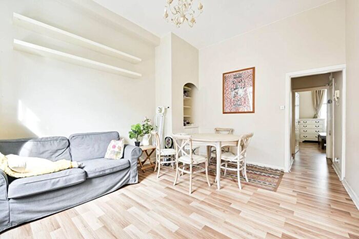 2 Bedroom Flat To Rent In Ifield Road, Earls Court, London, SW10