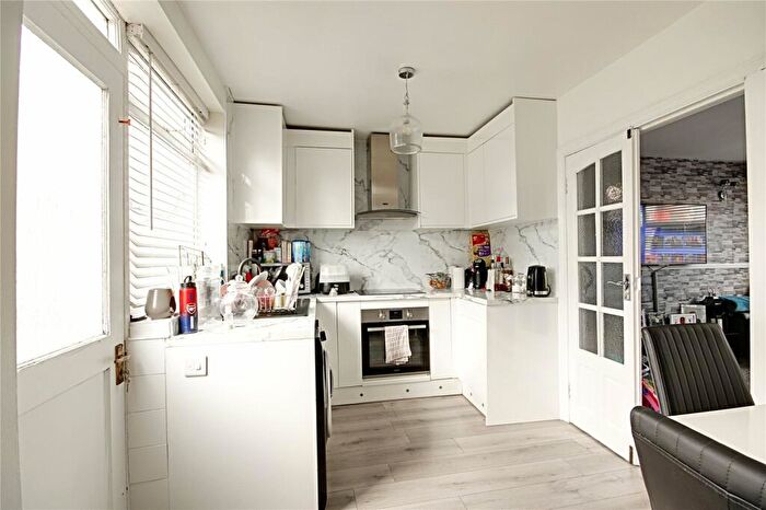 3 Bedroom End Of Terrace House For Sale In Albany Park Avenue, Enfield, EN3
