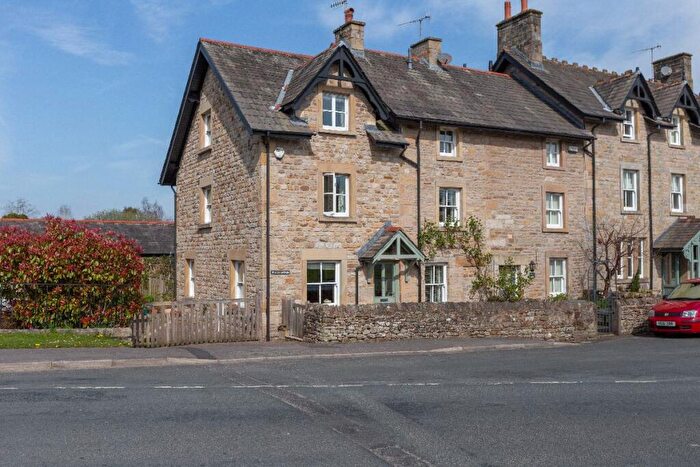 3 Bedroom Cottage For Sale In Bridge Cottage, Wennington, LA2