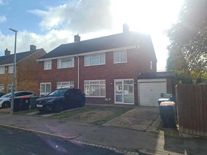 3 Bedroom Semi-Detached House To Rent In Yew Street, Houghton Regis, LU5