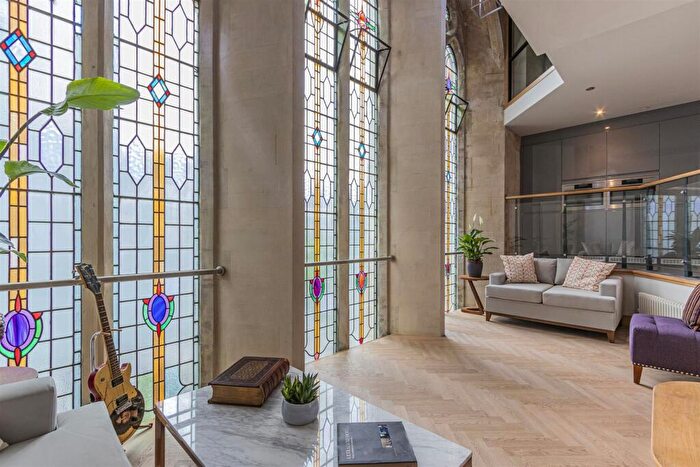 3 Bedroom Duplex For Sale In St James Church, City Centre, Cardiff, CF24