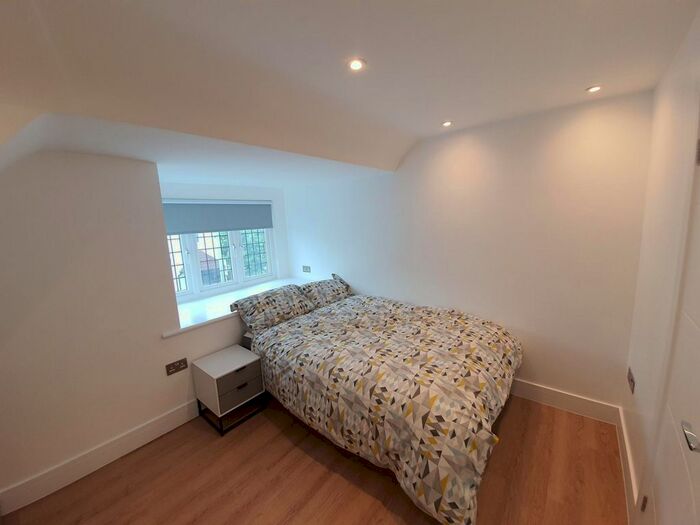 Studio To Rent In Temple Gardens, London, NW11